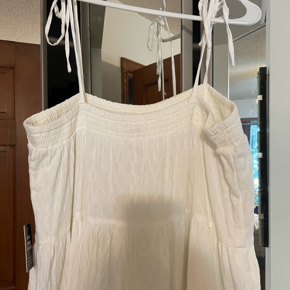 Soft white Petite Large boho dress. Express brand. NWT So beautiful.Fits like XL - Picture 3 of 8